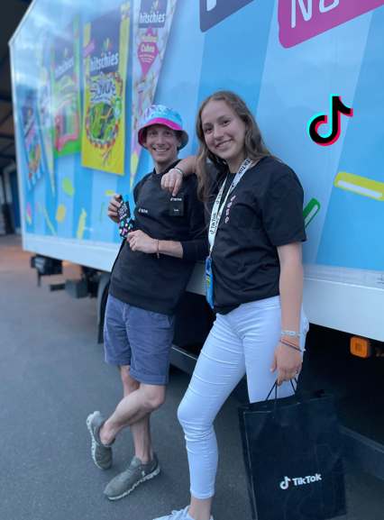Foto von Philip Hitschler Becker und Caro bei einem TikTok Event 